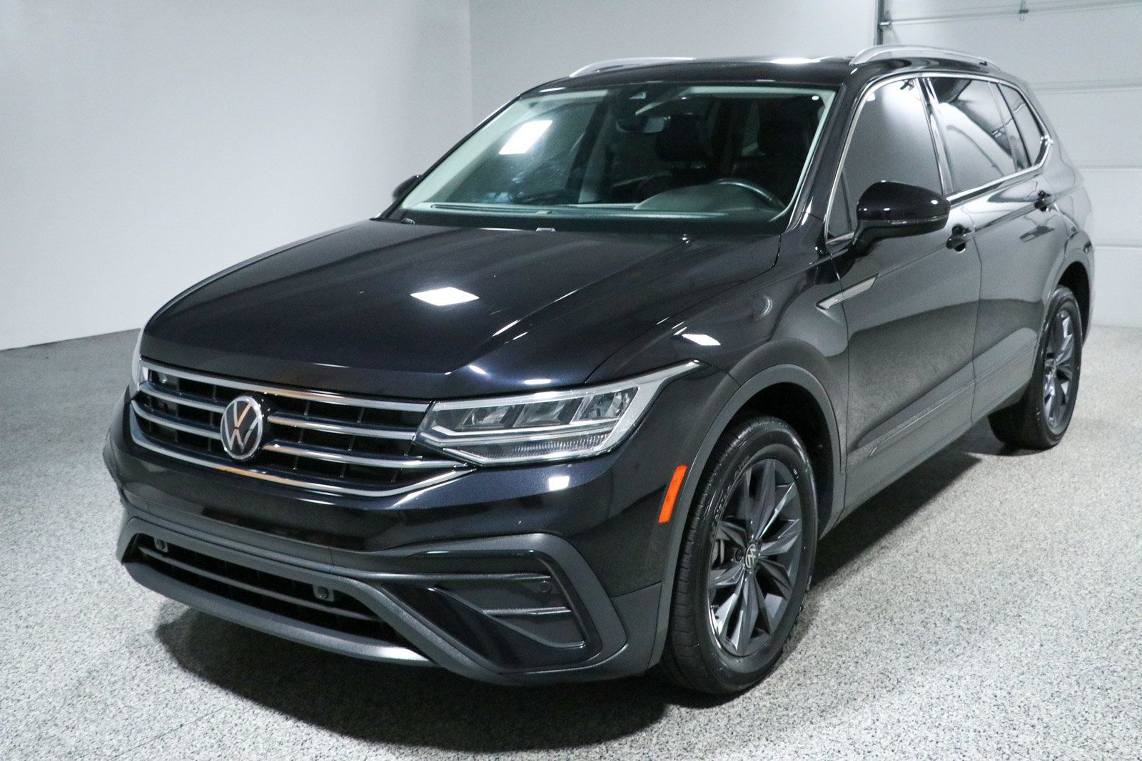 Used 2022 Volkswagen Tiguan SE w/ Panoramic Sunroof Package AWD/4WD image 30