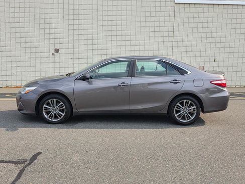 Used 2017 Toyota Camry SE FWD image 4
