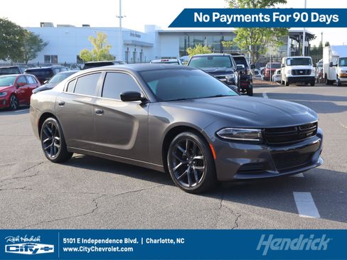 Used 2022 Dodge Charger SXT w/ Blacktop Package RWD image 1