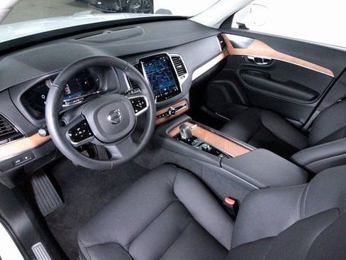 Certified 2025 Volvo XC90 T8 Plus w/ Protection Package Premier image 35