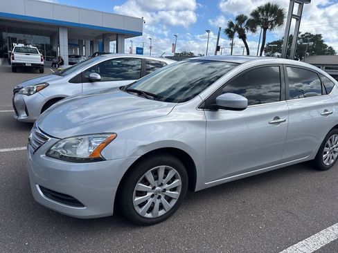 Used 2015 Nissan Sentra SV image 2