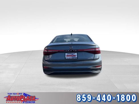 Used 2025 Volkswagen Jetta SE image 11