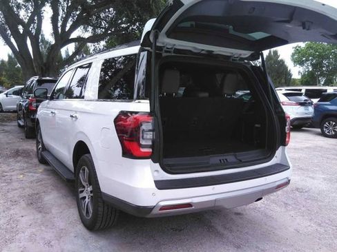 Used 2024 Ford Expedition Limited RWD image 5