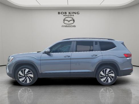 Used 2024 Volkswagen Atlas SE image 3