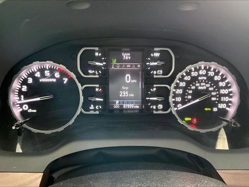 Used 2021 Toyota Tundra Limited w/ Limited Premium Package AWD/4WD image 12