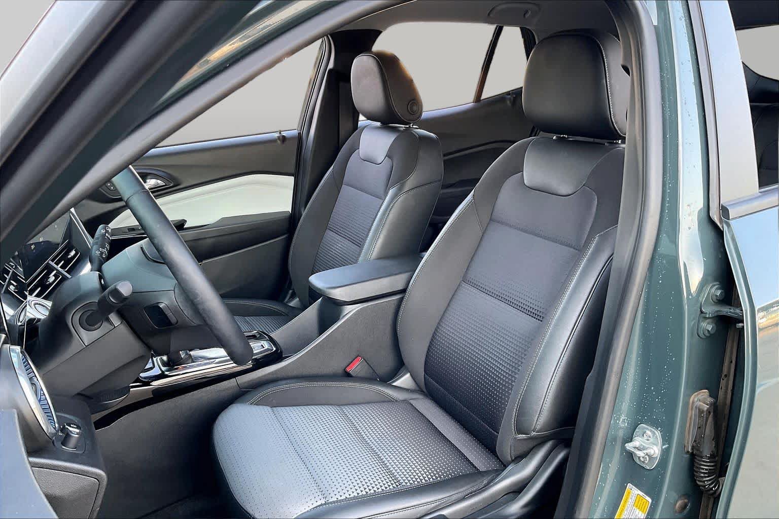 Used 2025 Chevrolet Trax LT w/ Driver Confidence Package FWD image 9