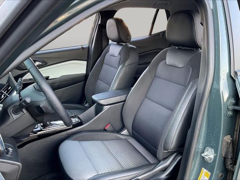 Used 2025 Chevrolet Trax LT w/ Driver Confidence Package FWD image 9