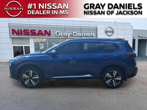Used 2023 Nissan Rogue SL w/ SL Premium Package FWD image 4