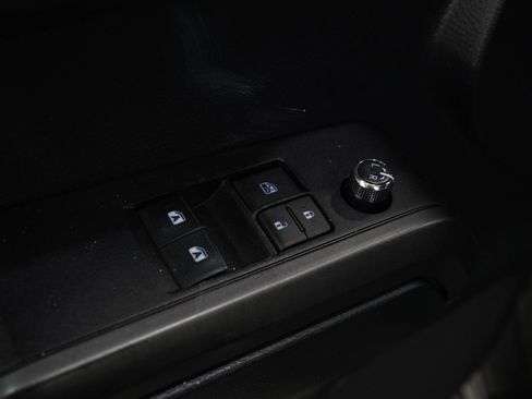 Used 2018 Toyota Tacoma TRD Sport w/ Exterior Package AWD/4WD image 18