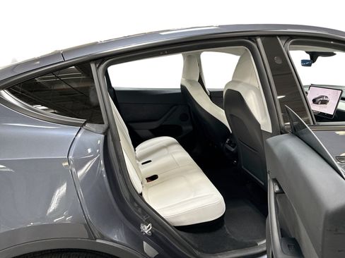 Certified 2023 Tesla Model Y Long Range AWD/4WD image 11