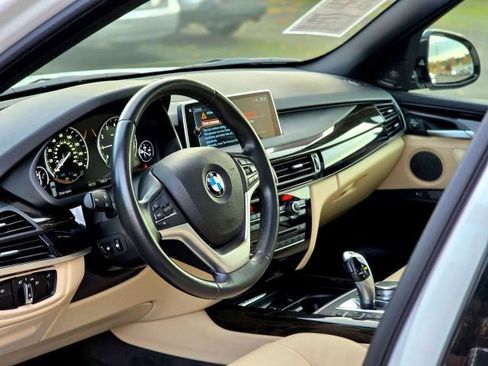 Used 2017 BMW X5 xDrive40e image 11