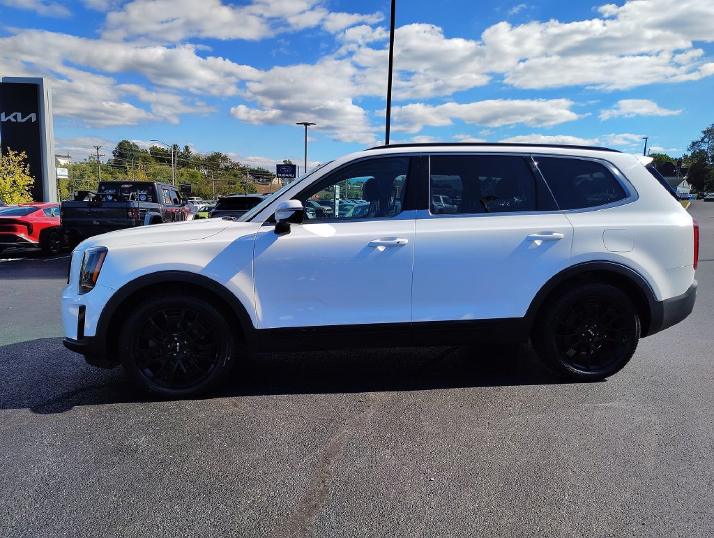 Used 2022 Kia Telluride SX w/ Nightfall Edition Package AWD/4WD image 3