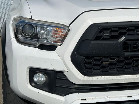 Used 2019 Toyota Tacoma TRD Off-Road w/ TRD Premium Off Road Package AWD/4WD image 14