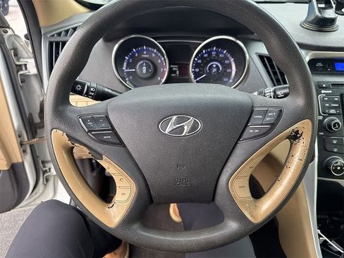 Used 2011 Hyundai Sonata GLS image 9