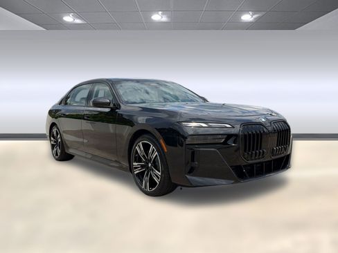 New 2026 BMW 740i w/ Premium Package RWD image 7