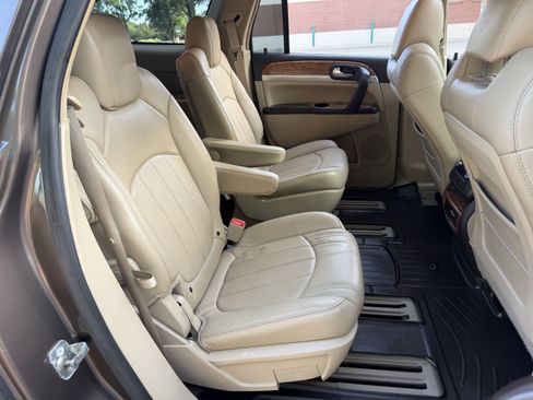 Used 2008 Buick Enclave CXL w/ Entertainment Package #2 FWD image 14