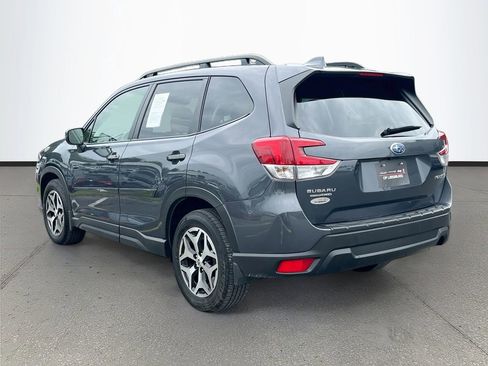 Used 2023 Subaru Forester Premium AWD/4WD image 5
