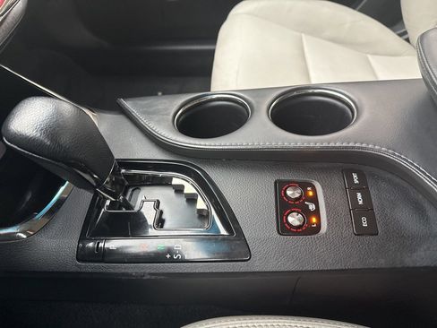 Used 2016 Toyota Avalon XLE image 18