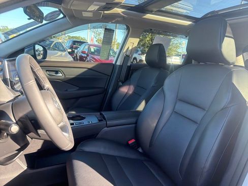 Used 2022 Nissan Rogue SV w/ SV Premium Package image 19