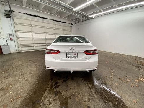 Used 2021 Toyota Camry SE image 5