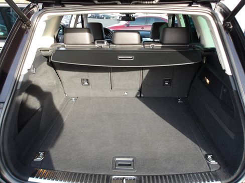 Used 2015 Volkswagen Touareg Sport image 11