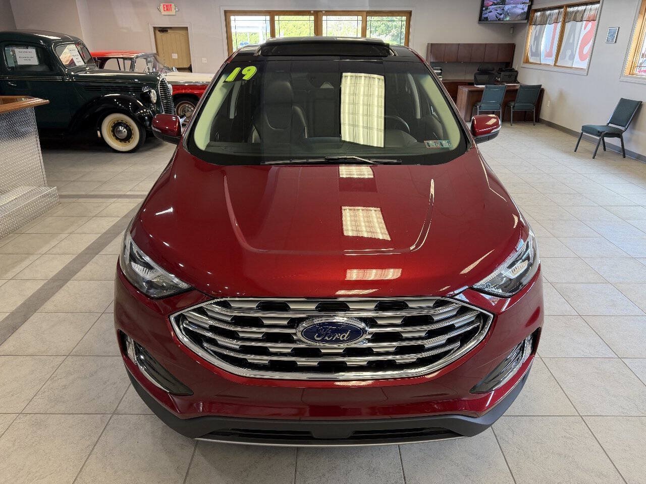 Used 2019 Ford Edge Titanium w/ Cold Weather Package AWD/4WD image 2