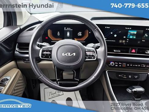 Used 2025 Kia Carnival FWD image 7