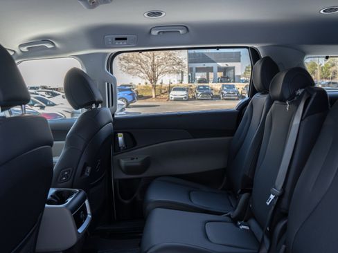 New 2026 Kia Carnival EX FWD image 35