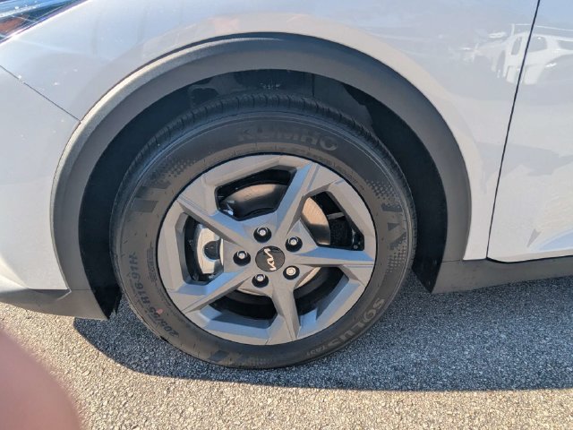 New 2026 Kia K4 FWD image 11