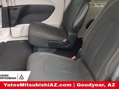 Used 2022 Chrysler Voyager LX image 10