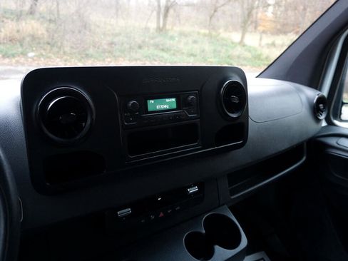 Used 2019 Freightliner Sprinter 170 image 16