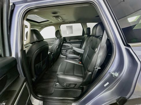 Used 2025 Kia Telluride S FWD image 27