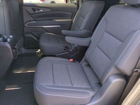 Used 2025 Chevrolet Traverse LT FWD image 22