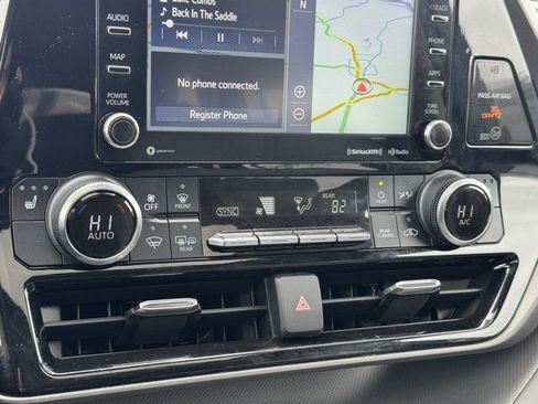 Certified 2022 Toyota Highlander XLE image 5