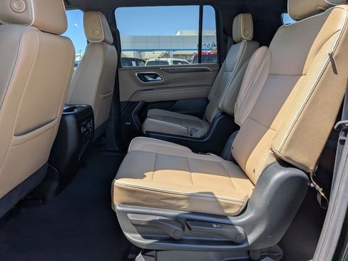 Used 2023 Chevrolet Suburban Premier AWD/4WD image 27
