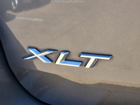 Used 2021 Ford Explorer XLT image 5