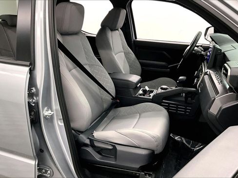 Used 2025 Toyota Tacoma SR5 AWD/4WD image 8