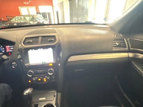Used 2018 Ford Explorer XLT w/ Equipment Group 202A FWD image 40