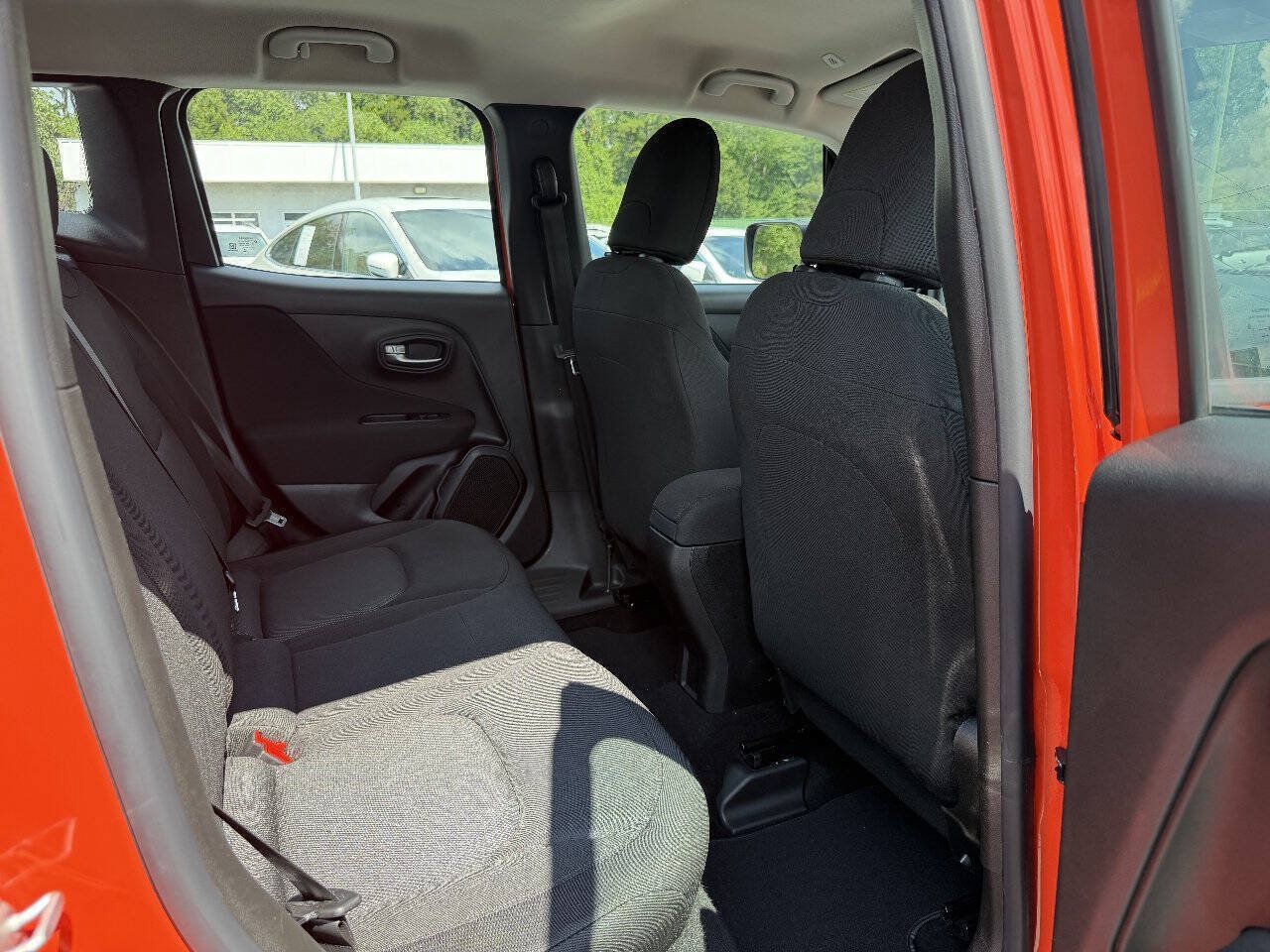Used 2019 Jeep Renegade Sport FWD image 14