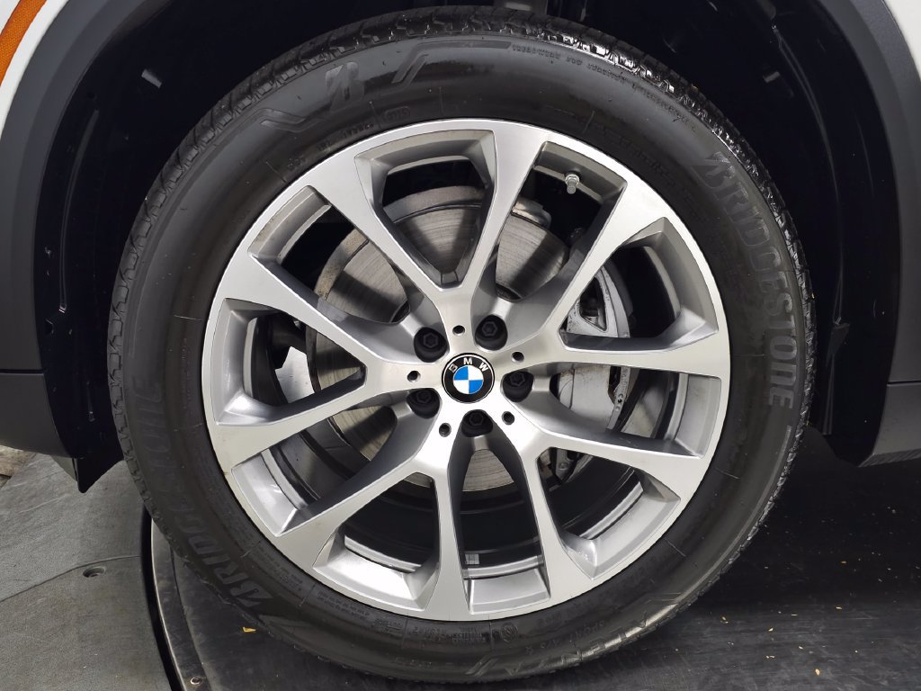 Used 2026 BMW X5 xDrive40i w/ Parking Assistance Package AWD/4WD image 13
