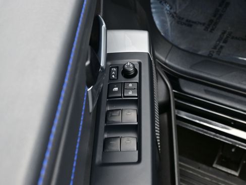 Used 2025 Toyota Sequoia Platinum image 11