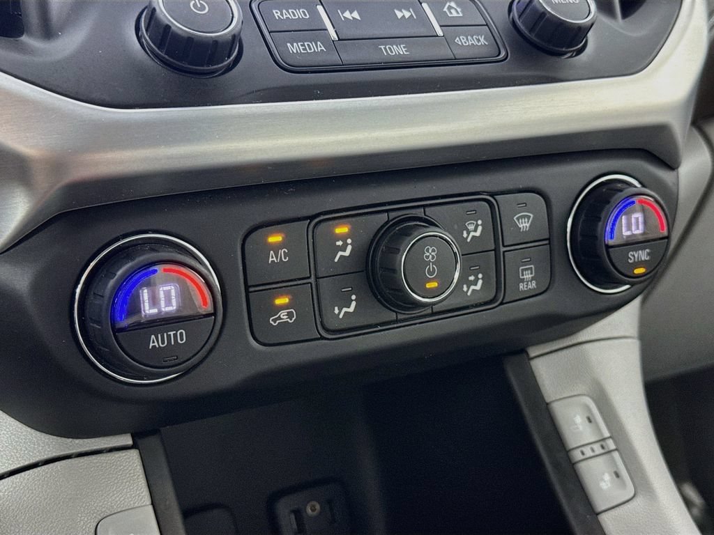 Used 2018 GMC Acadia SLT w/ LPO, Cargo Package AWD/4WD image 19