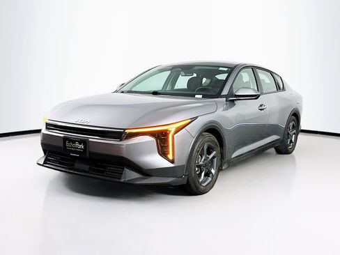 Used 2025 Kia K4 LXS image 3