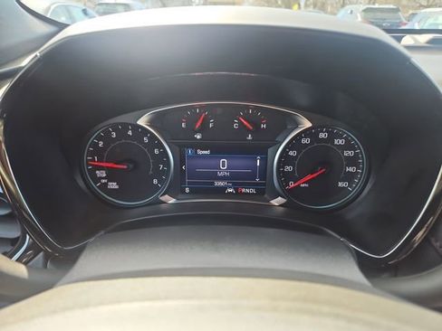 Used 2022 Chevrolet Equinox RS w/ LPO, Floor Liner Package image 15