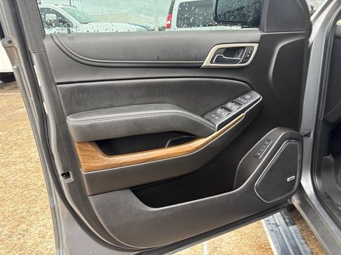 Used 2020 GMC Yukon XL Denali w/ Denali Premium Package RWD image 7