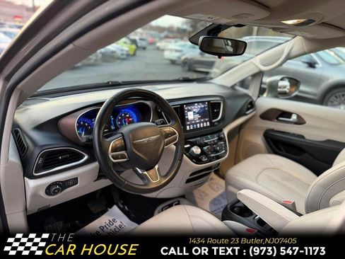 Used 2018 Chrysler Pacifica Touring-L w/ Premium Audio Group image 14