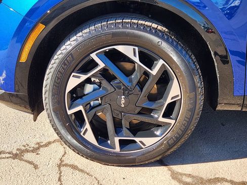 Used 2025 Kia Sportage SX image 10