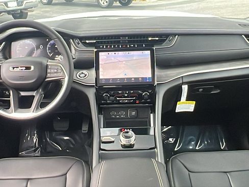 New 2025 Jeep Grand Cherokee Limited w/ Luxury Tech Group II image 21