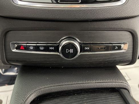 Used 2020 Volvo XC90 T6 Momentum AWD/4WD image 23