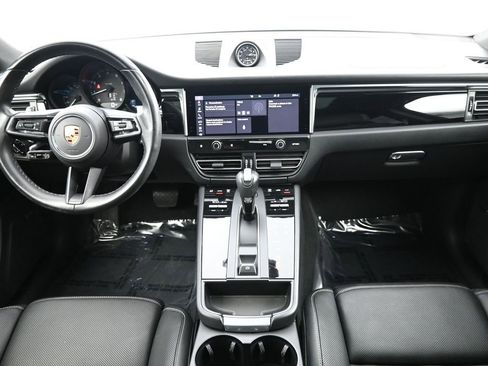 Certified 2023 Porsche Macan image 6